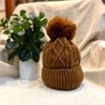 Gorro de lana con pompón