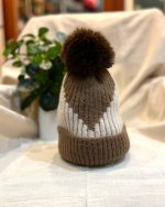 Gorro de lana corazón con pompón